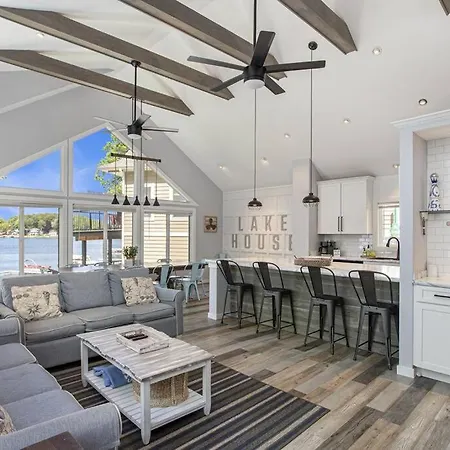 7 Bed Beachfront With Scenic Views Sister Lakes